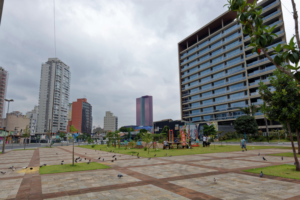 Foto real do Largo da Batata, em Pinheiros, São Paulo. Imagem do bairro.